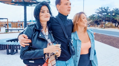 Lad enjoys two bisexual cuties thumb main