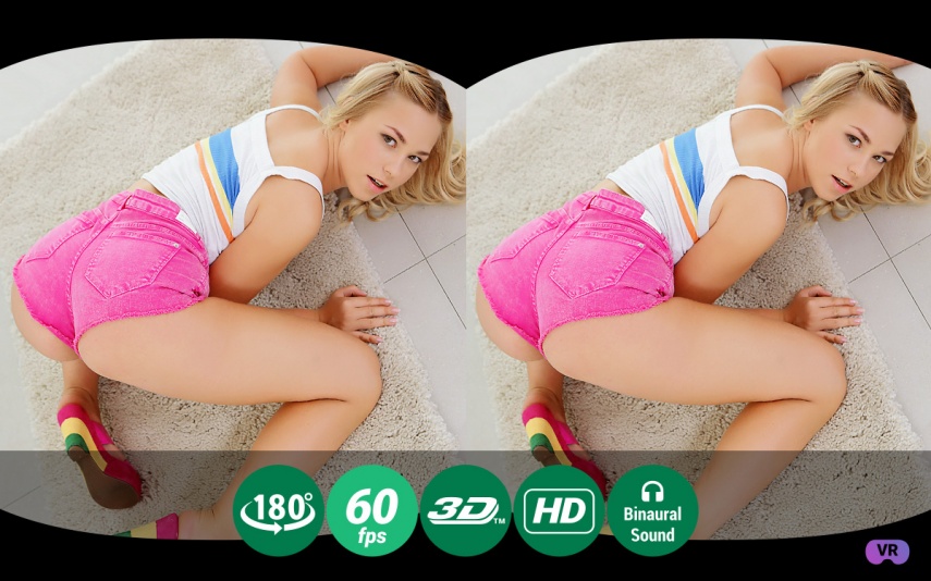 Hot Blonde Twerks Her Naked Ass